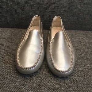 Tods metallic driving shoe